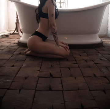 Ева: индивидуалка проститутка Омска