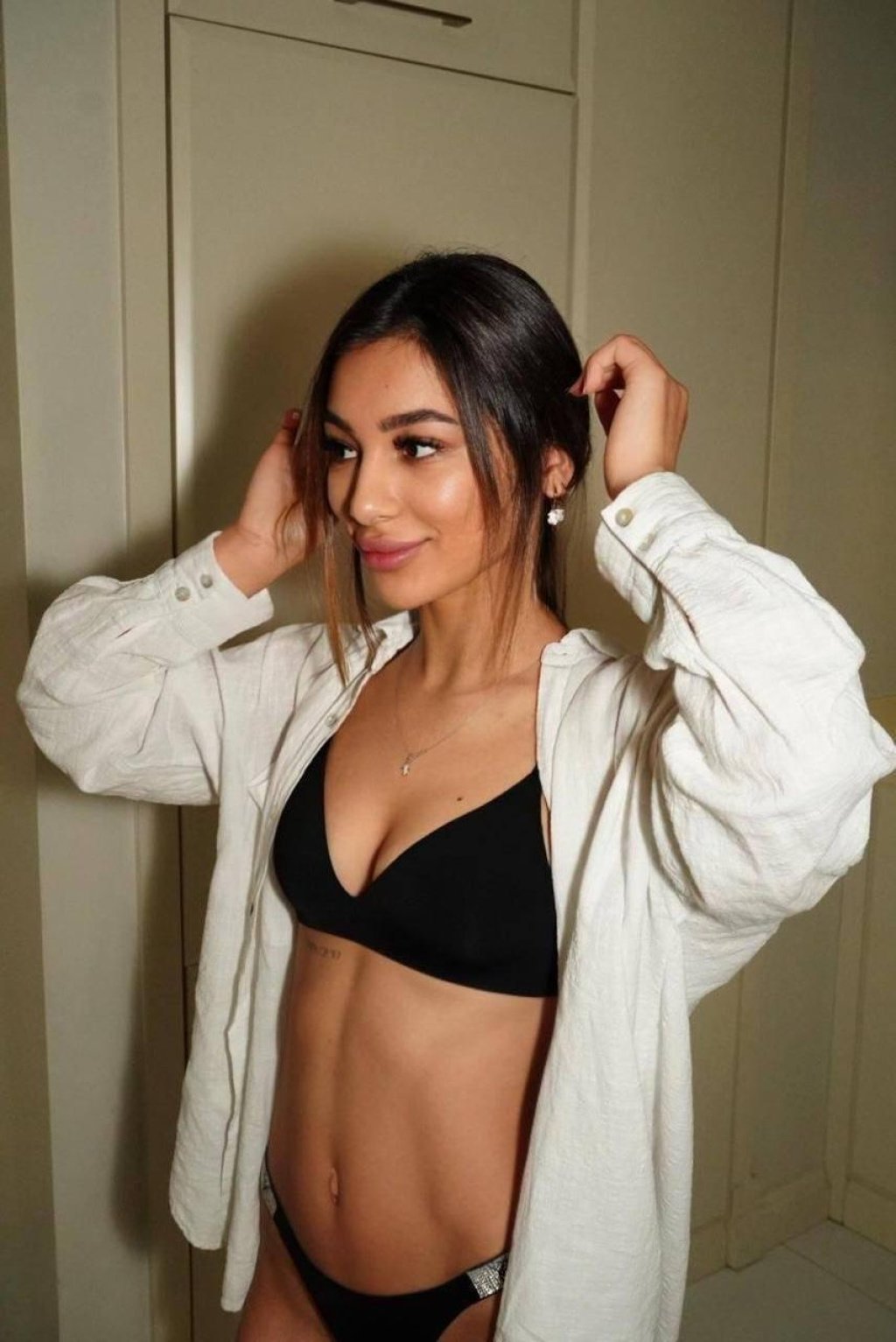 Алисаесть шпагат: проститутки индивидуалки в Омске